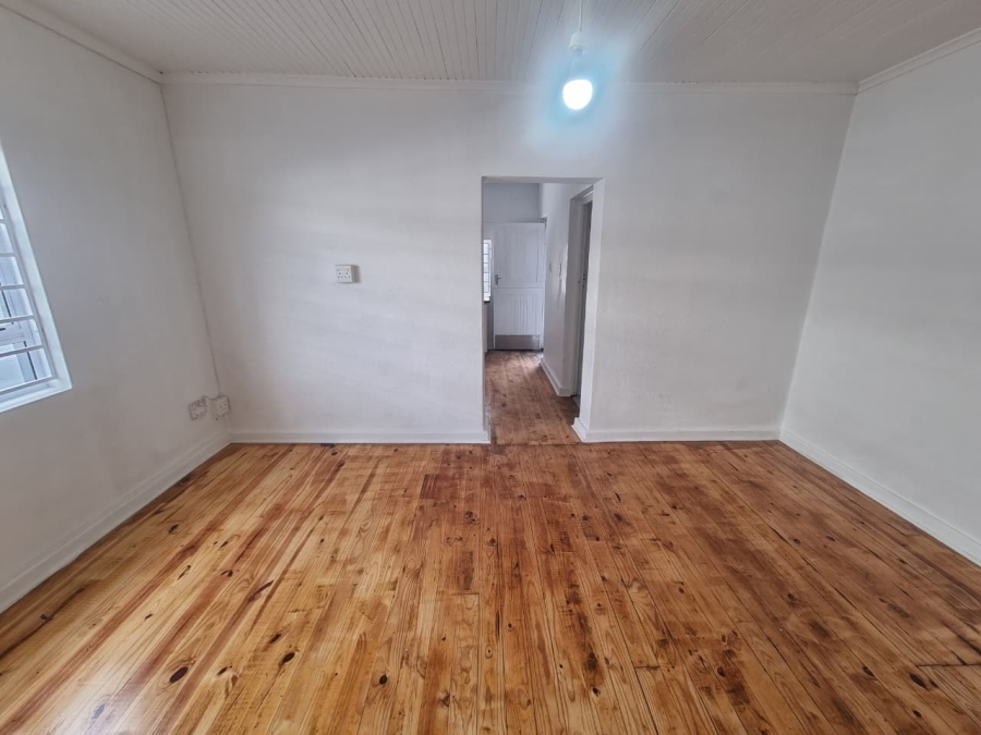 To Let 2 Bedroom Property for Rent in Lansdowne Western Cape